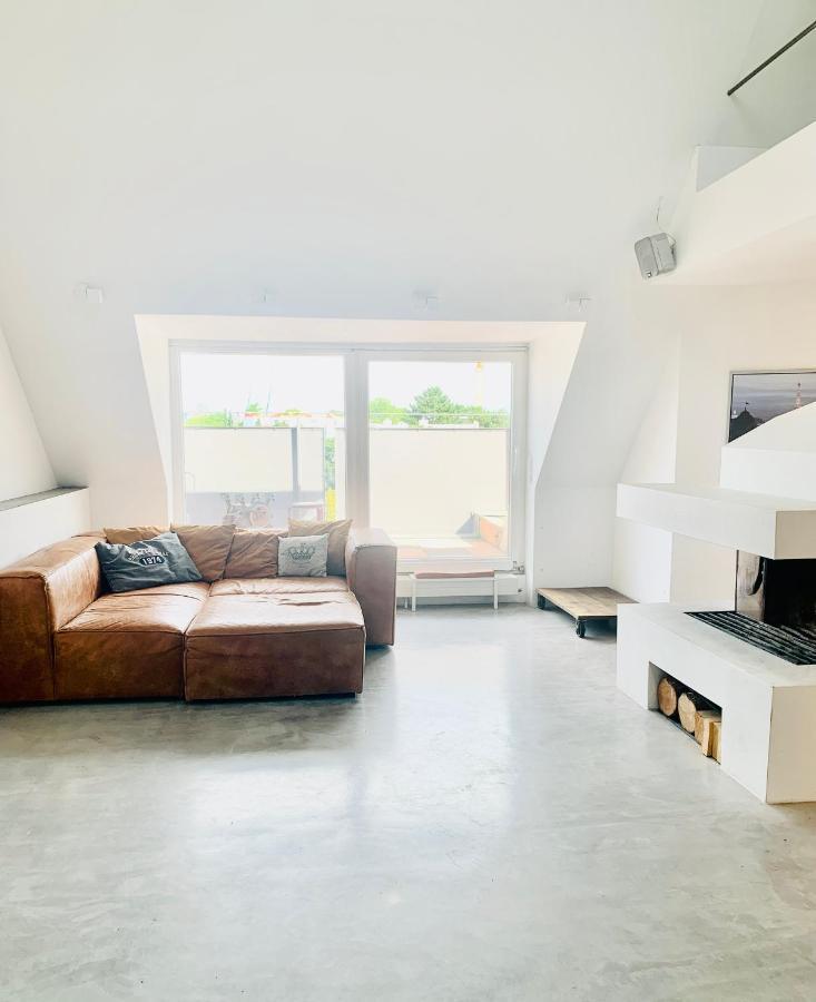 Schoene Dachgeschoss-maisonette Apartamento