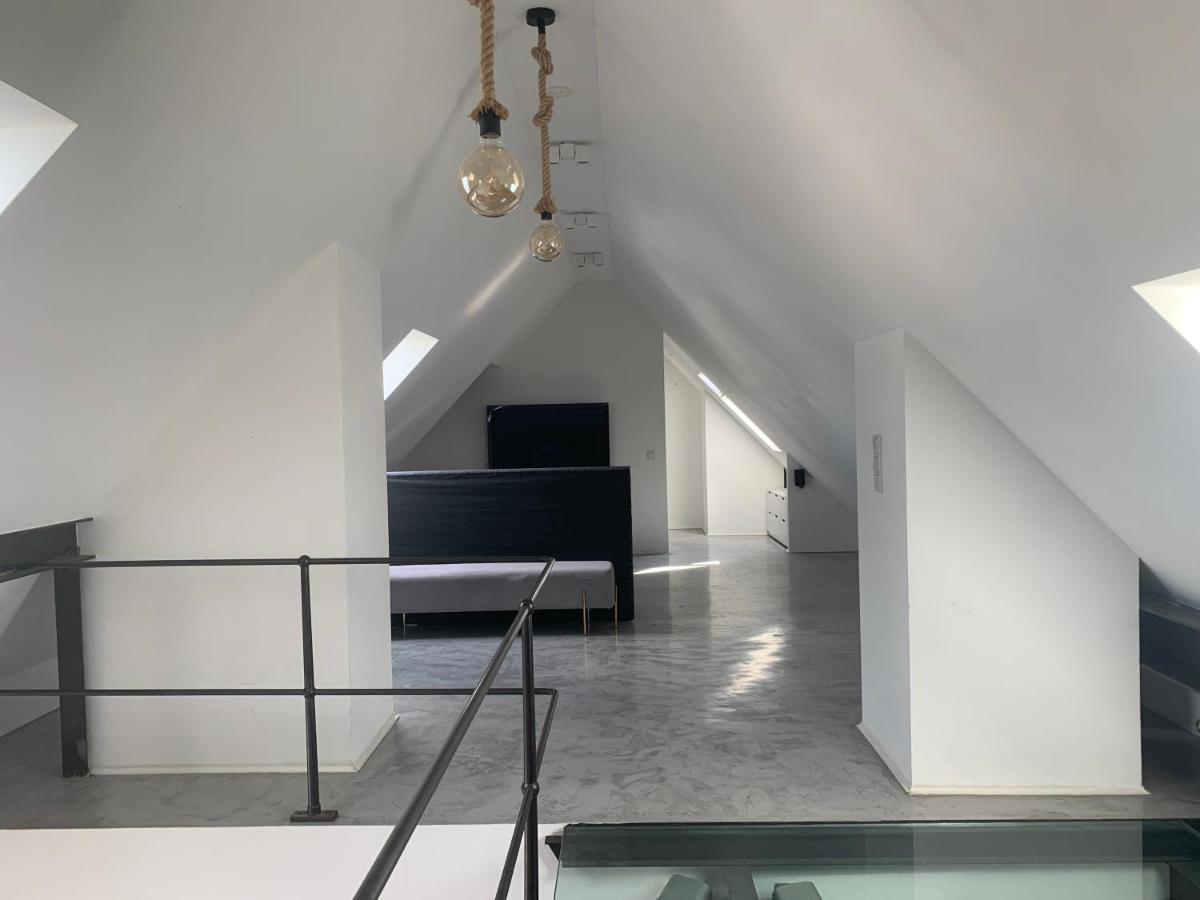 Schoene Dachgeschoss-maisonette Apartamento *