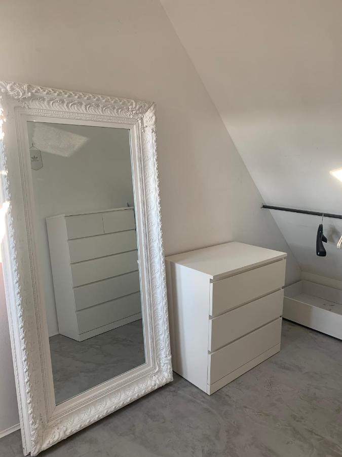 Schoene Dachgeschoss-maisonette Apartamento Múnich