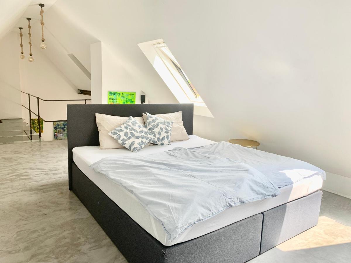 Schoene Dachgeschoss-maisonette Apartamento Múnich